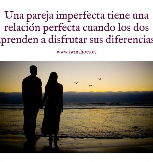 Pareja mirando el mar