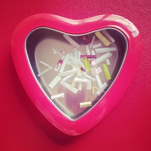 manualidad romántica caja de mensajes forma de corazón