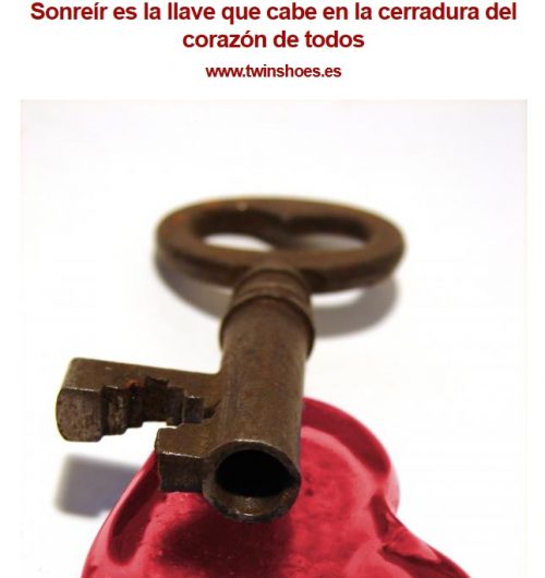 Sonreír es la llave que cabe en la cerradura del #corazón de todos.